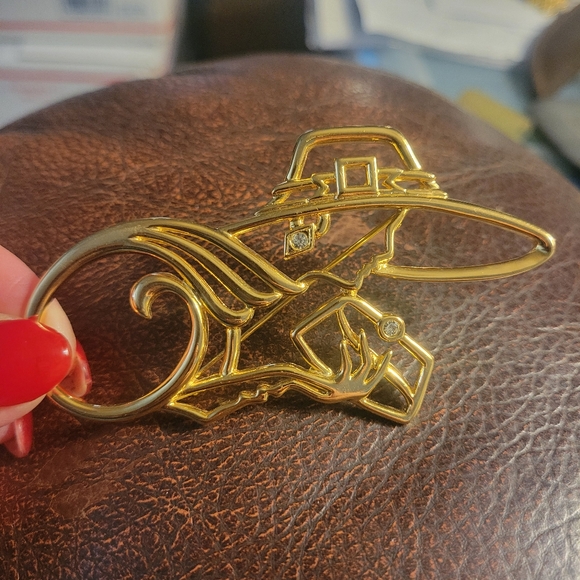 Lady Remington brooch. Excellent vintage condition. For lapel, vest, scarf. - Picture 3 of 7